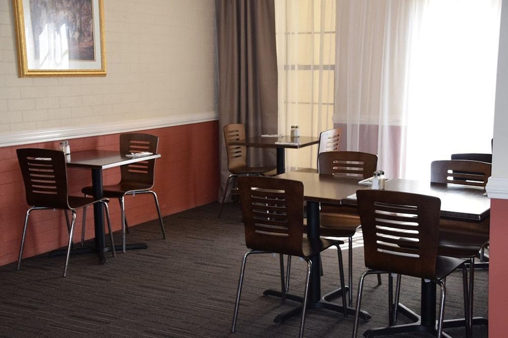 Western Coachman's Motel 4*