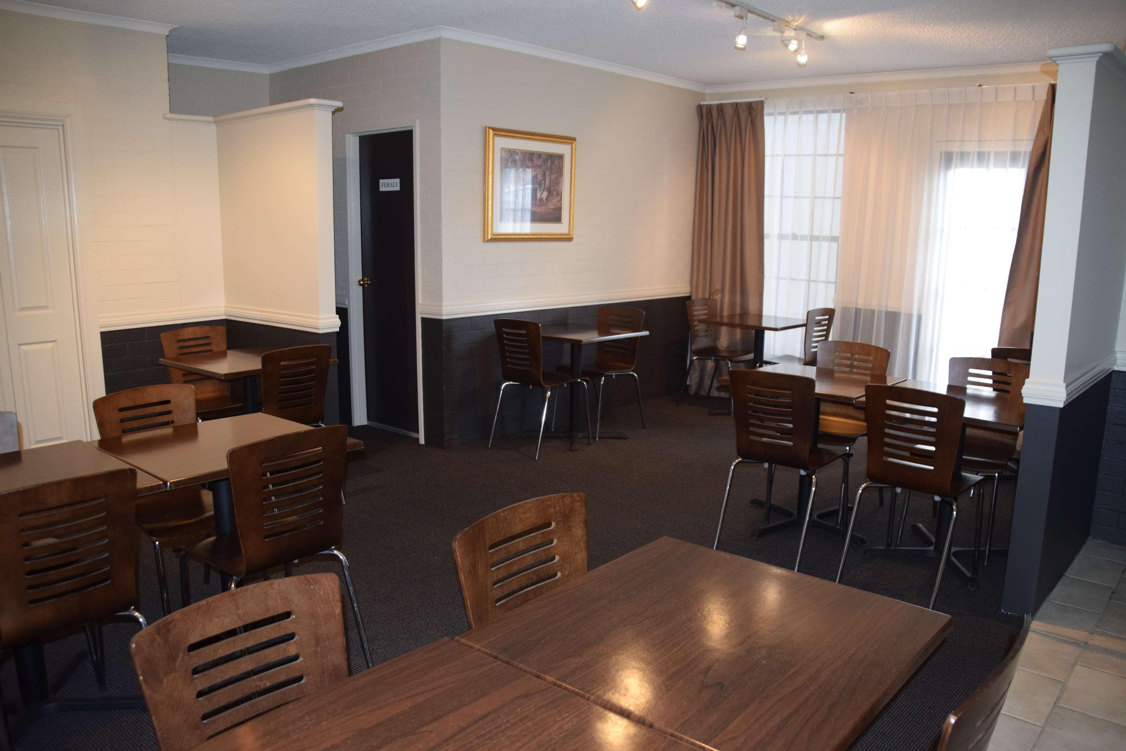 Western Coachman's Motel 4*