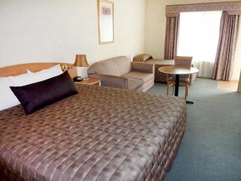 Western Coachman's 4*
