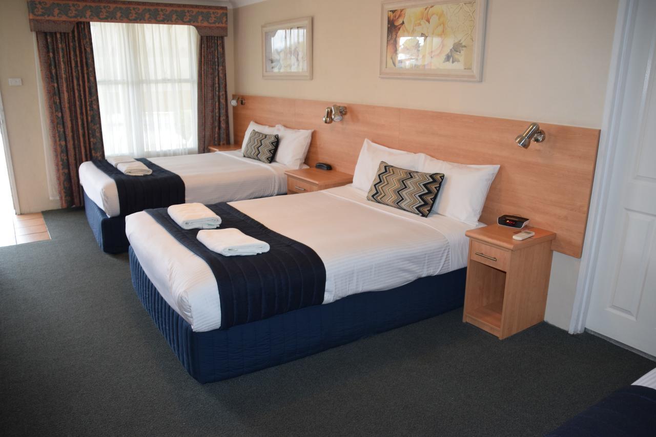 Western Coachman's Motel 4*